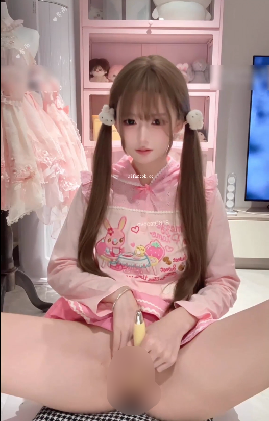 极品萝莉福利姬-季雨（ovocat0618）-白丝粉色小兔装（4V,688M）